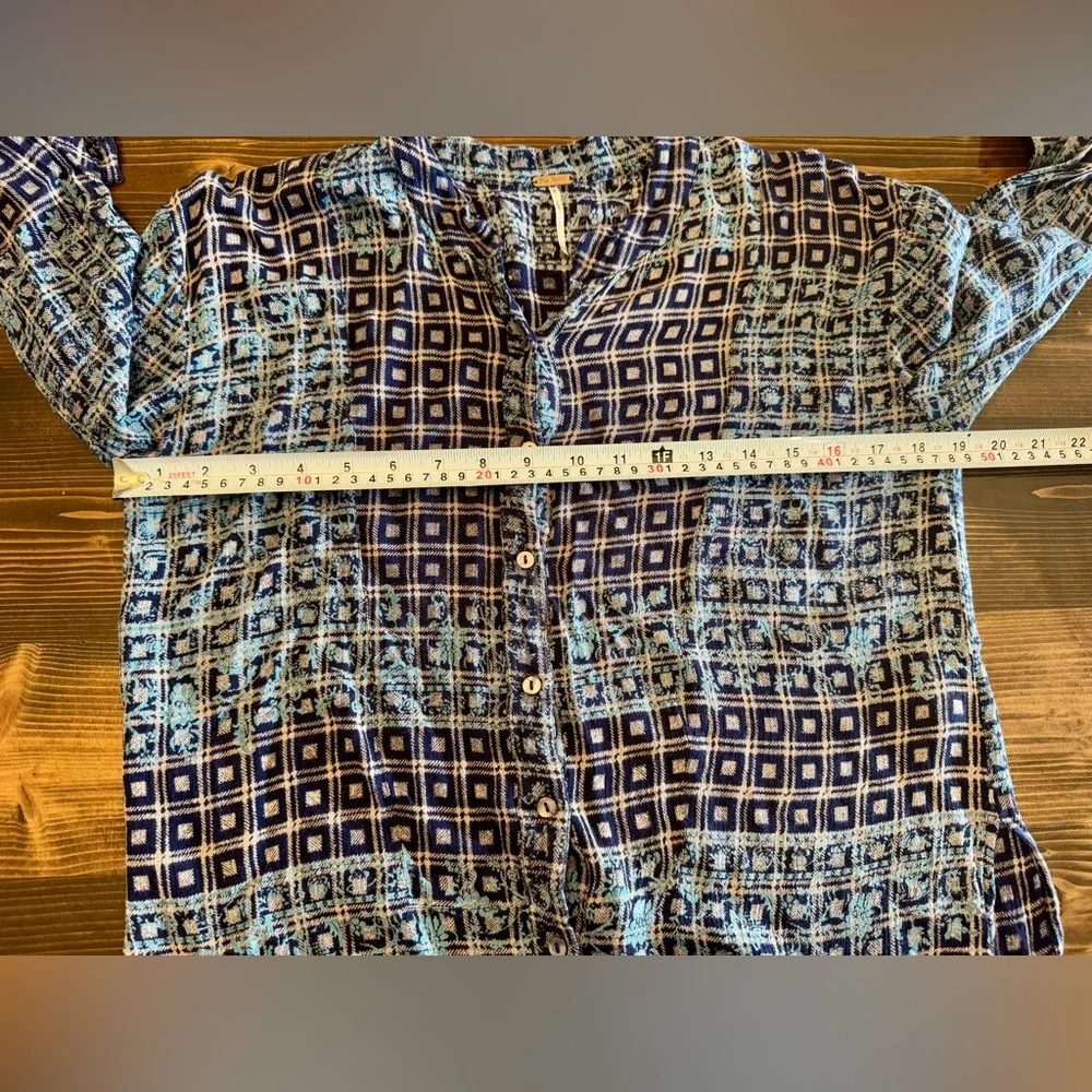 Free People Women’s Navy & Green‎ Patterned Button Up Top Size M